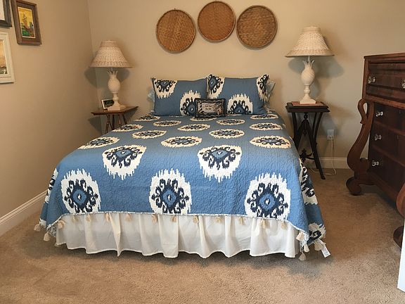 5th image of 261 Parkwood Cir