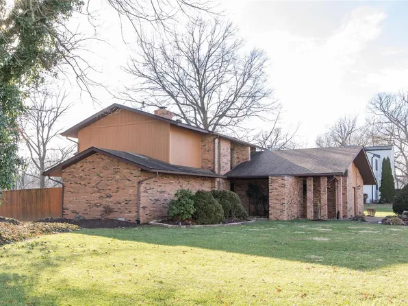 179 Pineywoods Dr, Swansea, IL 62226