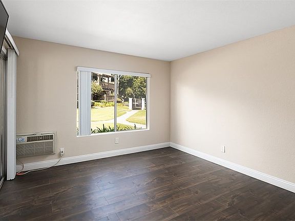 3rd image of 1345 Cabrillo Park Dr APT J3
