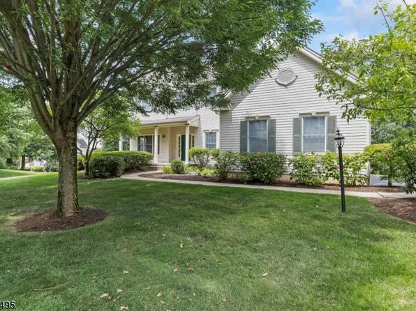 8 Wild Dunes Ct, Montgomery Twp., NJ 08558