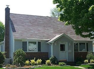 235 Swansdown Dr, Seaford, NY