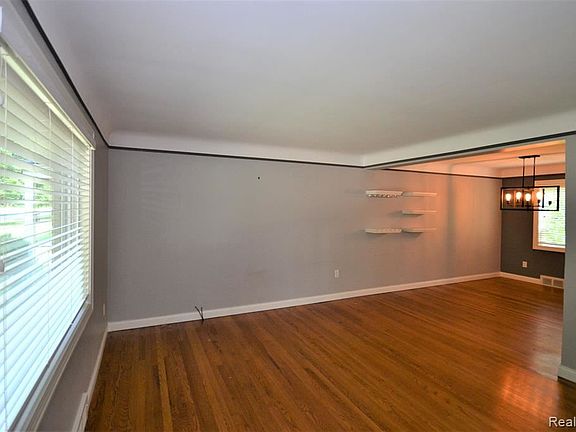 3rd image of 2614 Oliver Rd
