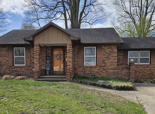 902 Warwick Ct, Neosho, MO 64850