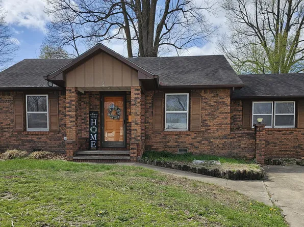 902 Warwick Court, Neosho, MO 64850