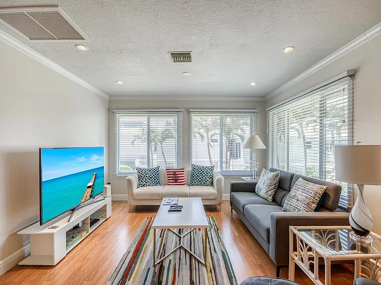 1501 NE Ocean Blvd #8 — Photo 9