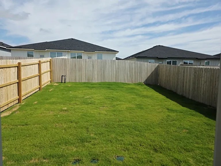 3805 Sugar Hackberry Trl #B — Photo 11