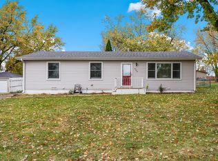 400 Sherwood Dr, Aurora, IL 60505