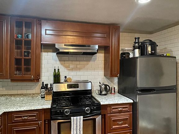 3rd image of 32 South Blvd #B