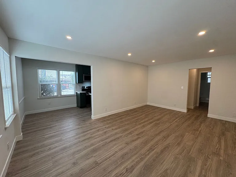 3414 Overland — Photo 7