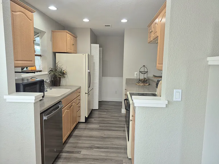 7815 Canyon Meadow Cir #B — Photo 9