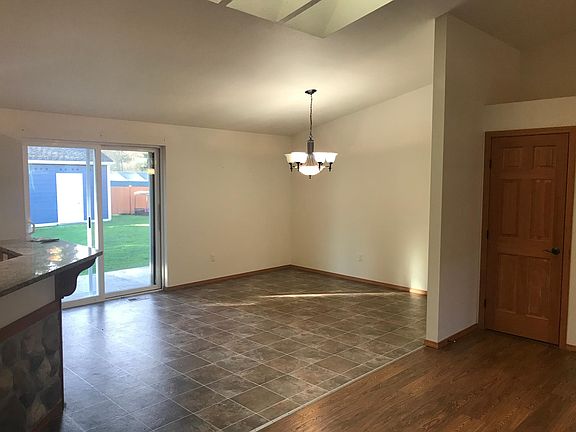 4th image of 3329 33rd Ln NE
