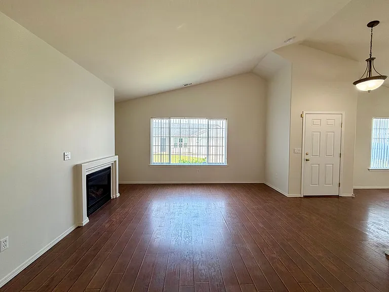 2421 S Arthur Ct — Photo 5