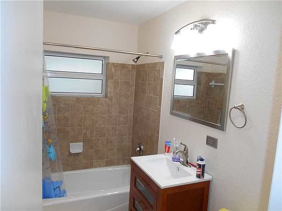 5th image of 5441 NE 6th Ave