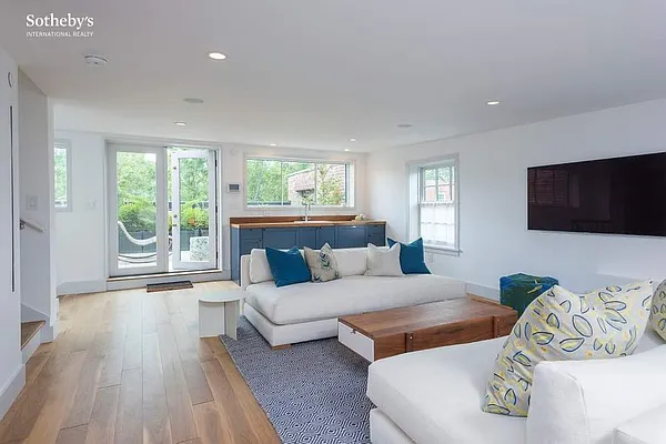 Sold by Sotheby's International Realty | media 36