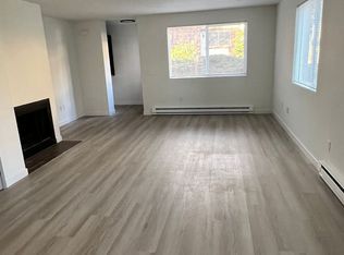 11334 3rd Ave NE UNIT D, Seattle, WA 98125