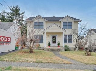 14 Pleasant View Ter, Wallington, NJ 07057