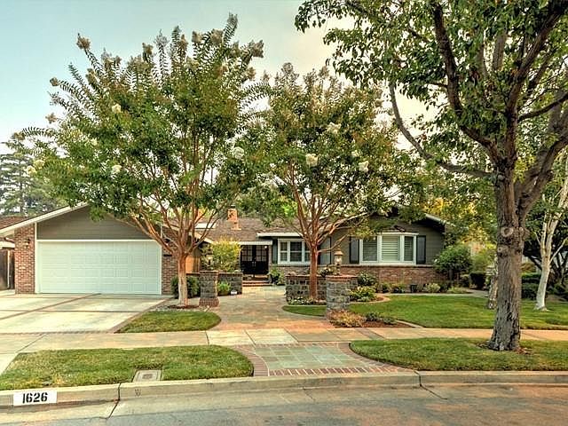 1st image of 1626 Manitoba Dr