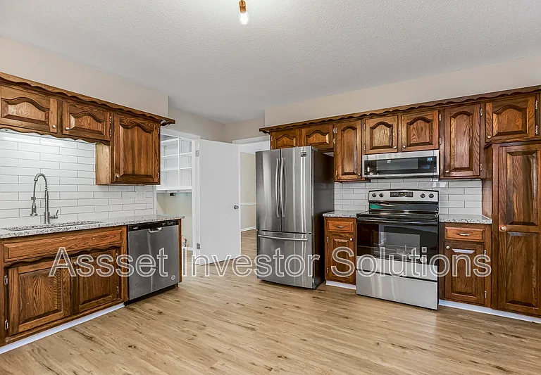 9109 Goddard St — Photo 15