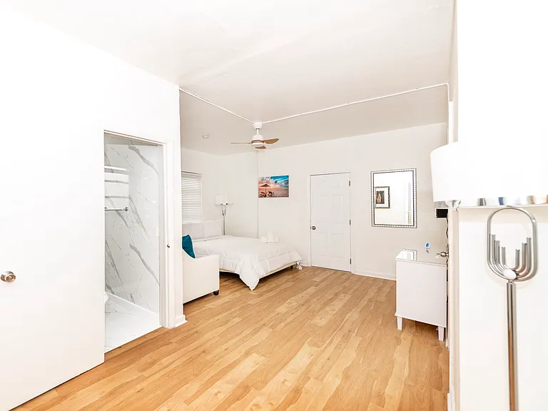 545 Michigan Ave #2 — Photo 15