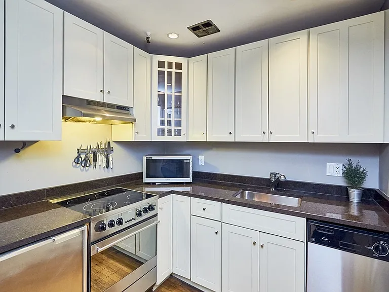146 Marlborough St #3 — Photo 2