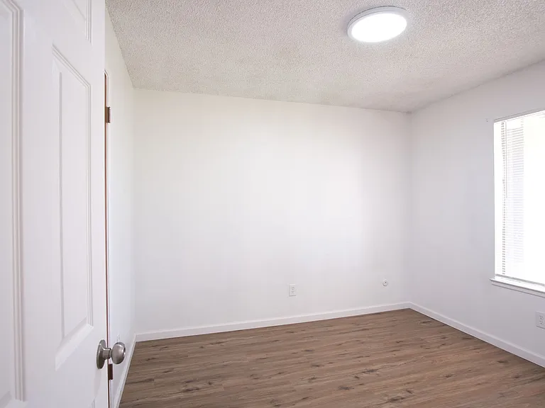 121 Eula Dr — Photo 5