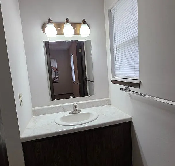 624 W Lois St — Photo 15