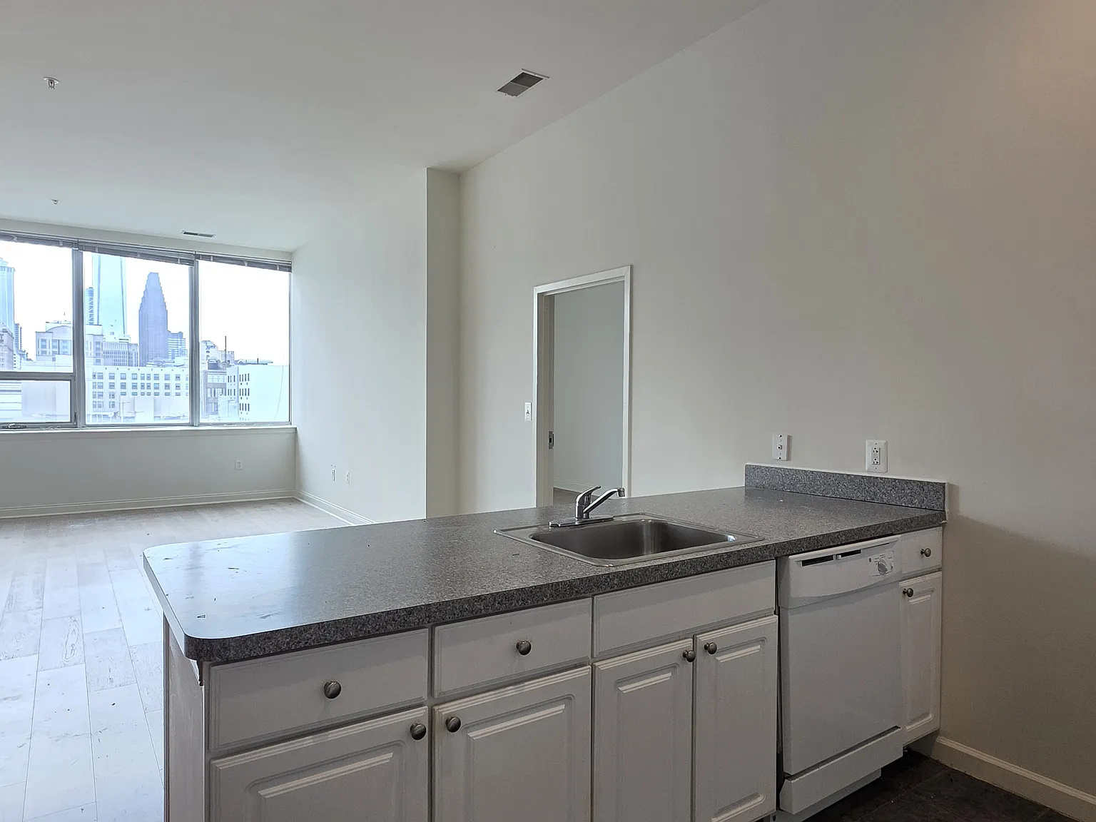 2 bed, 1196 sqft, $2,695 — Photo 4