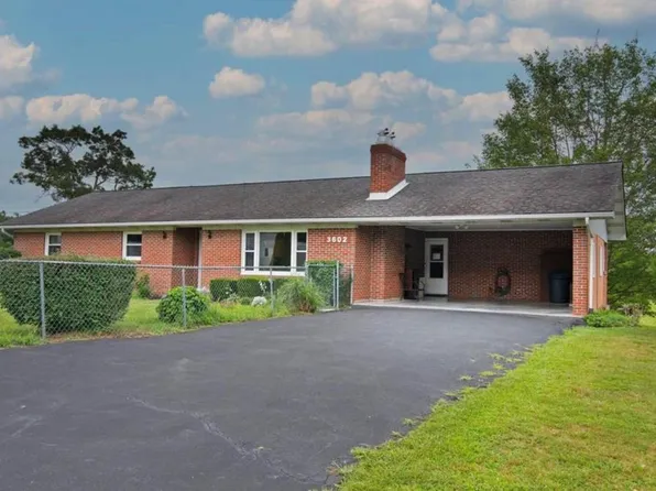 3602 True Rd, Hinton, WV 25951