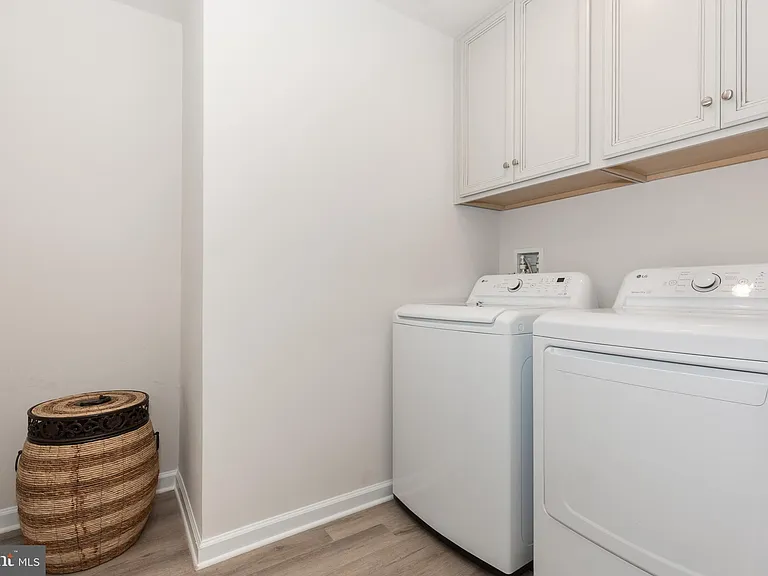 112 Sherman Way — Photo 36