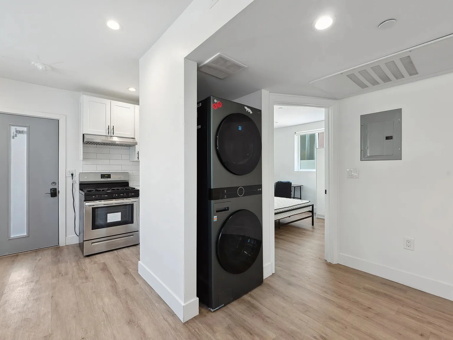 3 bed, 1078 sqft, $1,450 — Photo 1