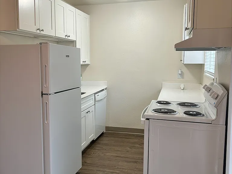 Mt. Pleasant Apartments — Photo 18