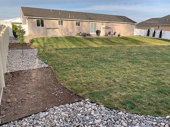 3rd image of 3029 N Midnight Blue Dr