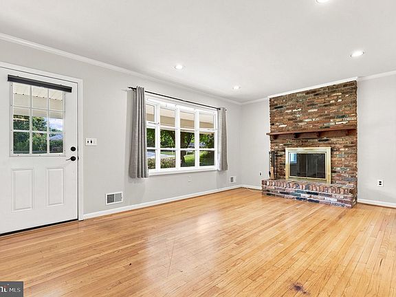 2nd image of 9902 Evergreen Ave