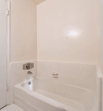 4th image of 1016 N Laurel Ave APT 10