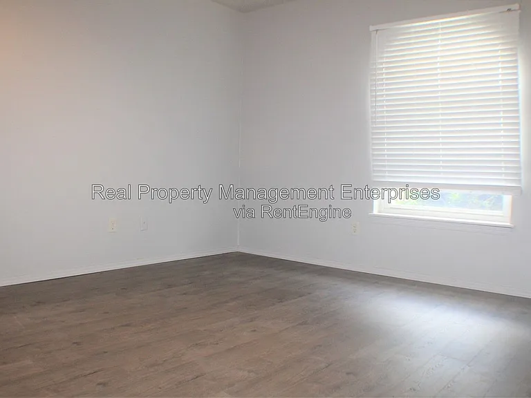 10904 N Florida Ave — Photo 9