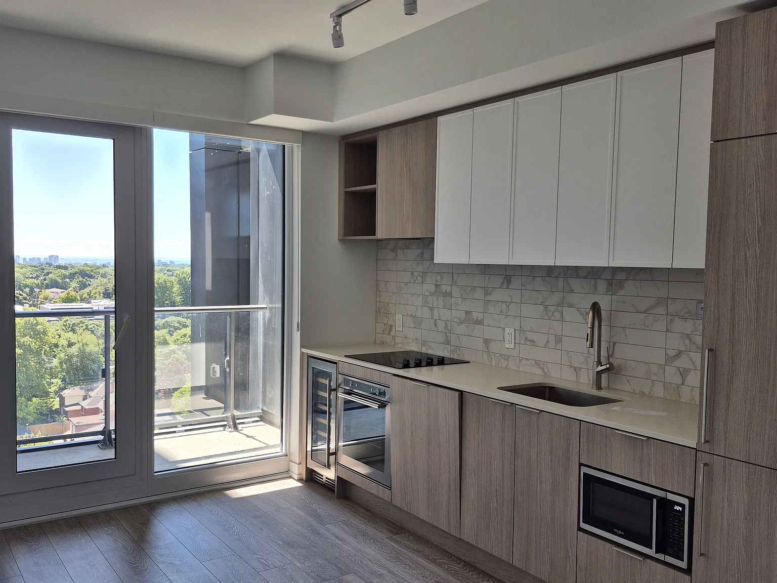 2020 Bathurst St — Photo 4