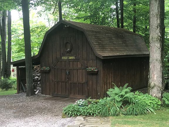 4th image of 722 Pigeon Ln