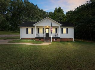 102 Homeland Rd, Pickens, SC 29671