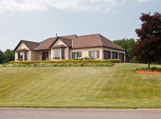 245 Stonebrooke Ct, Shakopee, MN 55379