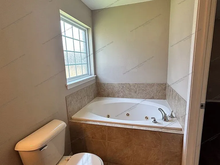 304 Bordeaux Cir — Photo 21