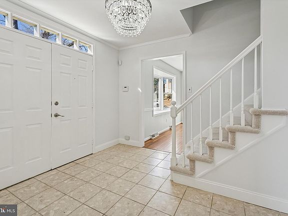 4th image of 90 Lynne Cir