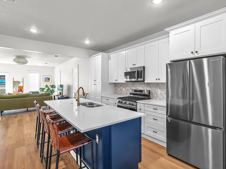 554 E Mitchell St — Photo 11