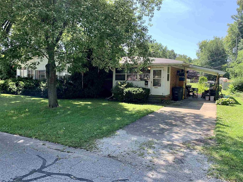 2nd image of 2251-2251 E Oregon St #2253