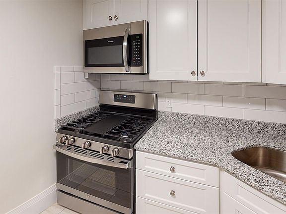 4th image of 14 Yarmouth St #14