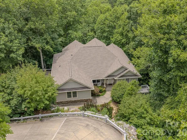 329 Mountain Crest Dr, Hendersonville, NC 28739