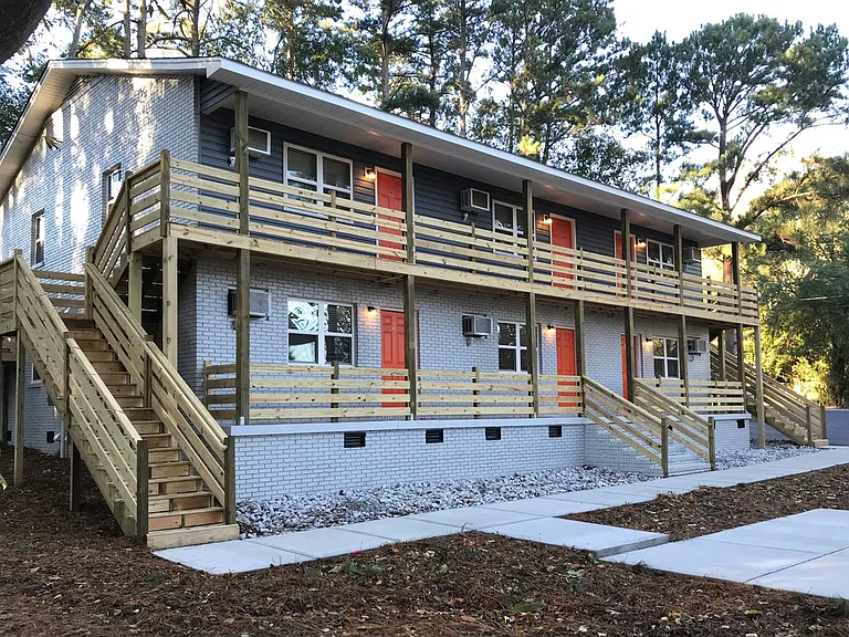 808 College Ave — Photo 1