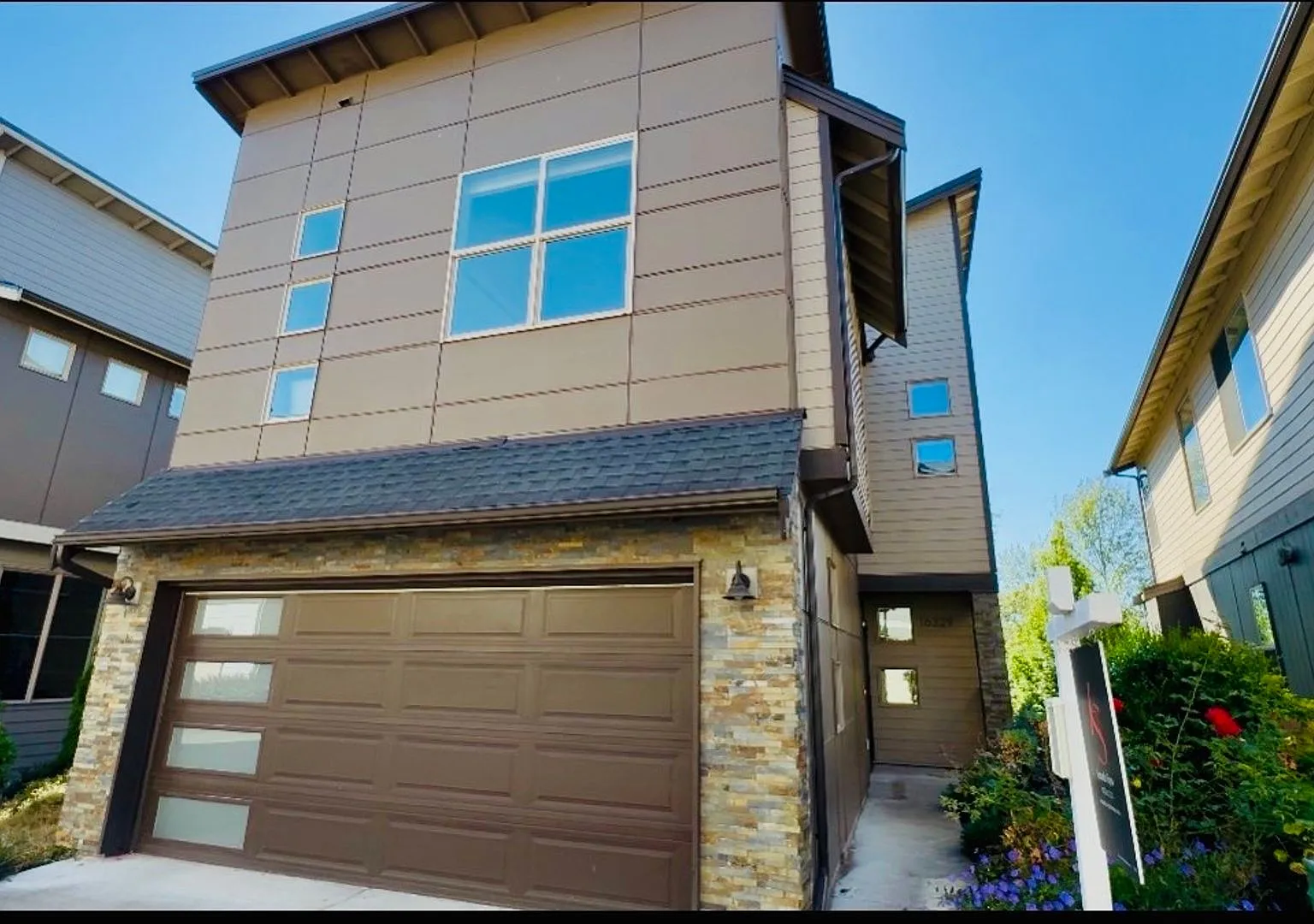 Stunning Home with Great Views — Photo 1