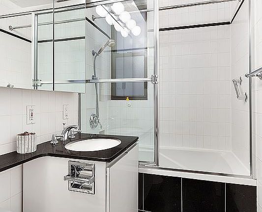 5th image of 60 E 9th St APT 315