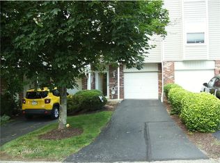 128 Old Village Ln, Bethel Park, PA 15102