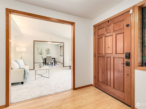 4th image of 1719 Easthill Place NW